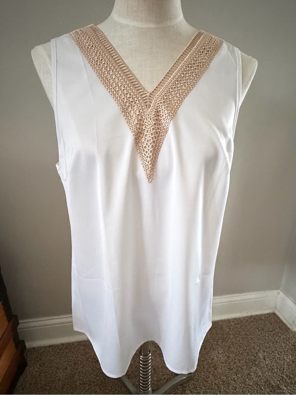 SHEIN sleeveless white & gold blouse. Size Large